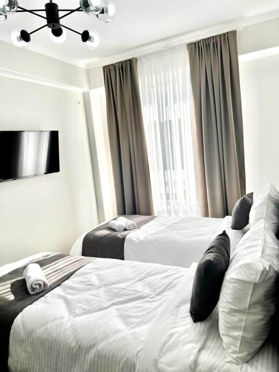Urban Hotel Bishkek Esterno foto
