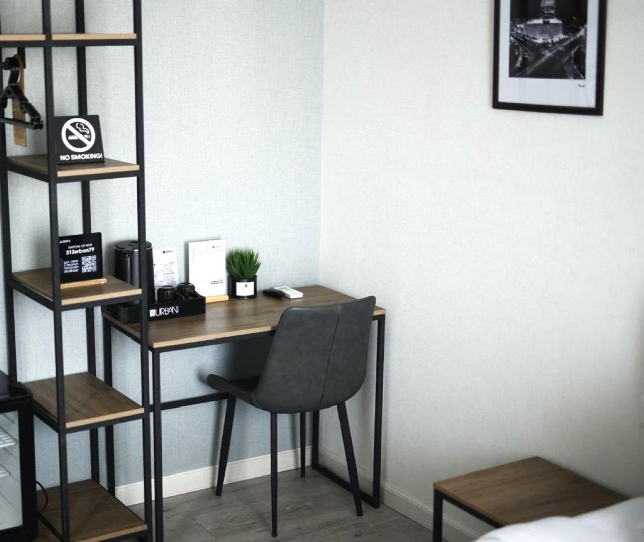 Urban Hotel Bishkek Esterno foto