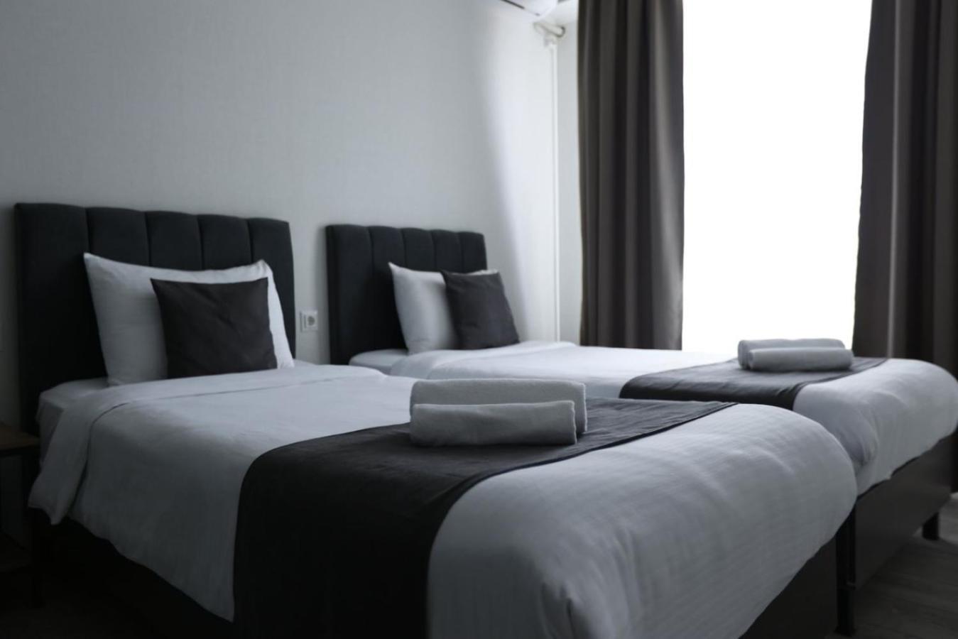 Urban Hotel Bishkek Esterno foto